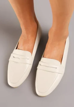 Beżowe Mokasyny w Stylu Loafersów w Minimalistycznym Wydaniu Caiustia