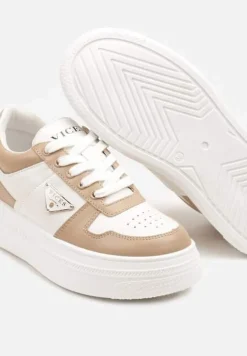 Beżowo-Białe Sneakersy Vices na Platformie z Perforacją i Geometryczną Aplikacją Vilvesia