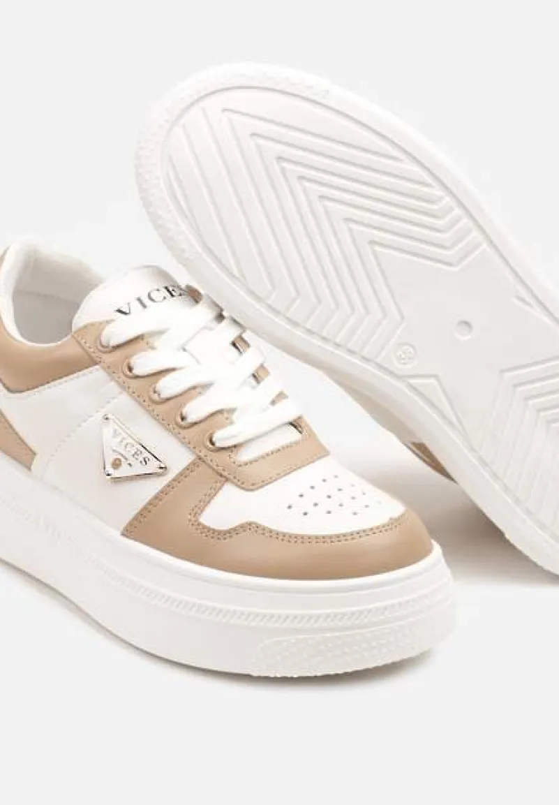 Beżowo-Białe Sneakersy Vices na Platformie z Perforacją i Geometryczną Aplikacją Vilvesia