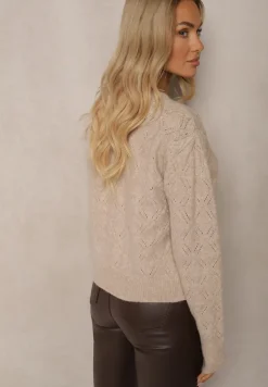 Beżowy Sweter w Klasycznym Stylu z Tłoczonym Wzorem Deriel