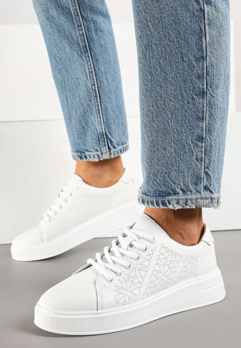 Białe Skórzane Sneakersy w Stylu Tenisówek Zdobione Perforacją Korelevia