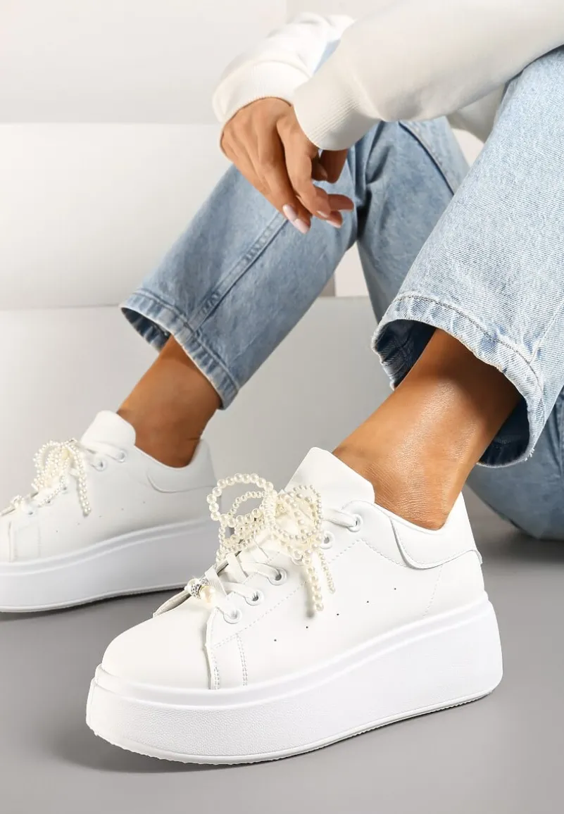 Białe Sneakersy na Platformie z Perełkami i Metalowymi Kuleczkami Selavia