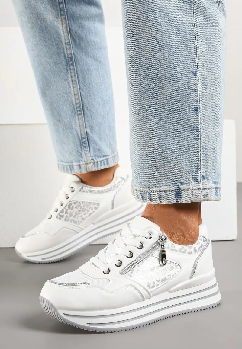 Białe Sneakersy na Platformie Ozdobione Suwakiem i Paskami Korirae