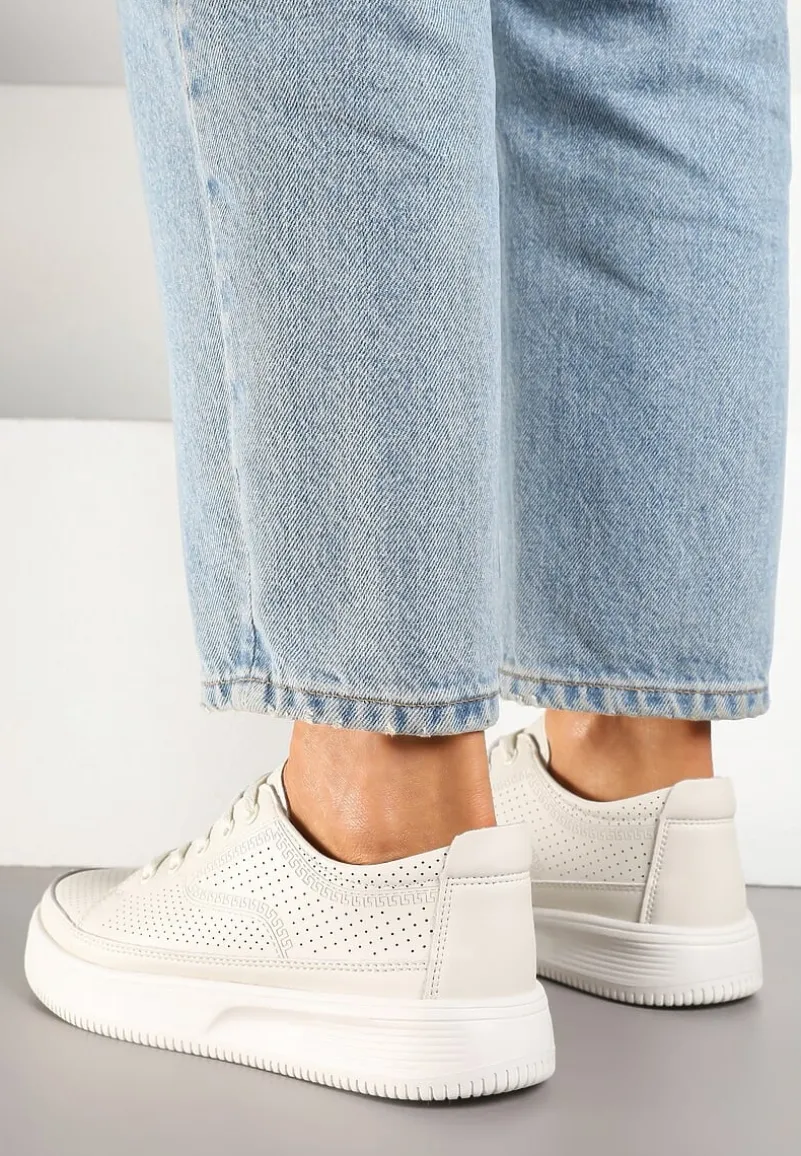 Białe Sneakersy ze Skóry Naturalnej z Perforacją na Niskiej Platformie Melanitia