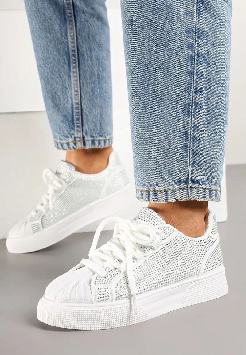 Białe Sneakersy z Ozdobnym Tłoczeniem i Cyrkoniami Dorreia
