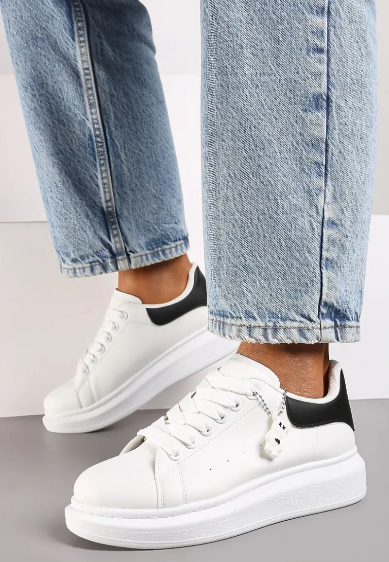 Biało-Czarne Casualowe Sneakersy z Zawieszką Misiem Ulevidia