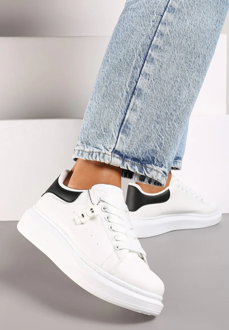 Biało-Czarne Casualowe Sneakersy z Zawieszką Misiem Ulevidia