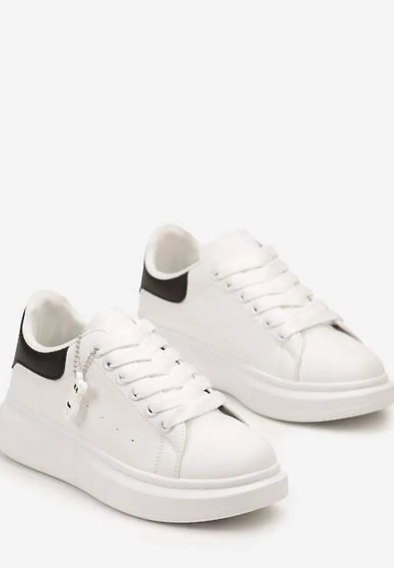 Biało-Czarne Casualowe Sneakersy z Zawieszką Misiem Ulevidia