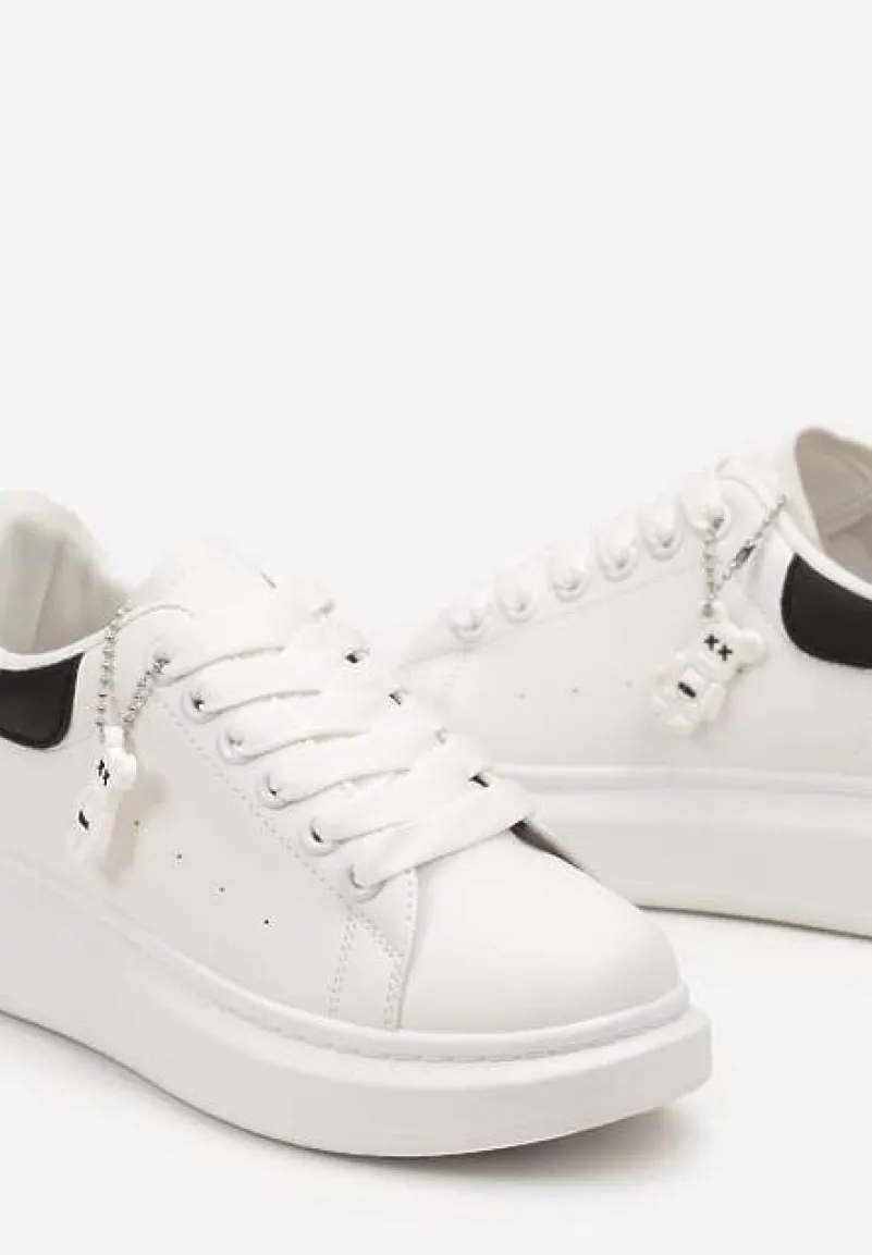 Biało-Czarne Casualowe Sneakersy z Zawieszką Misiem Ulevidia