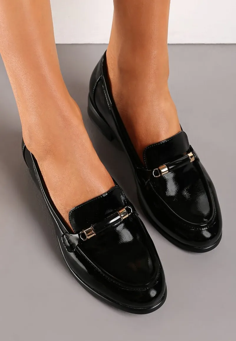 Czarne Lakierowane Mokasyny w Stylu Loafersów z Klamrą i Wkładką ze Skóry Naturalnej Seith