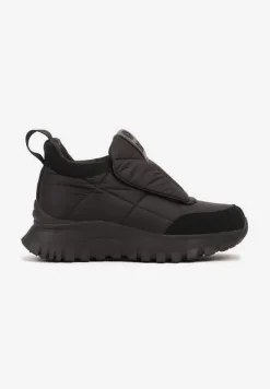 Czarne Pikowane Sneakersy na Platformie Ozdobione Napisem Resilie