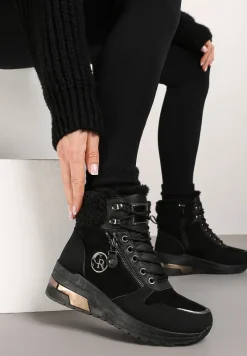 Czarne Sneakersy na Koturnie za Kostkę z Metaliczną Ozdobą i Suwakiem Sinelara