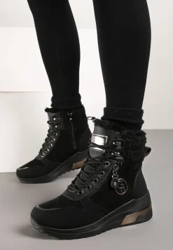 Czarne Sneakersy na Koturnie za Kostkę z Metaliczną Ozdobą i Suwakiem Sinelara
