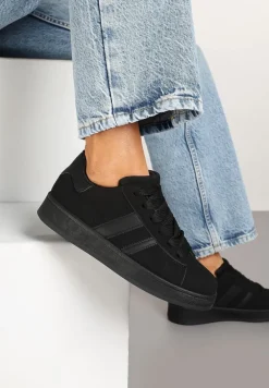 Czarne Sneakersy na Niskiej Platformie z Naszywkami Flordexia