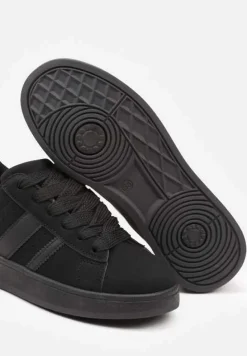 Czarne Sneakersy na Niskiej Platformie z Naszywkami Flordexia