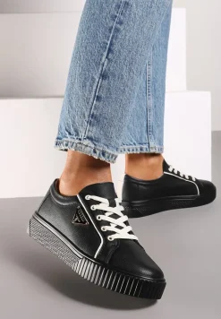 Czarne Sneakersy na Płaskiej Podeszwie ze Skóry z Metaliczną Ozdobą Melabra