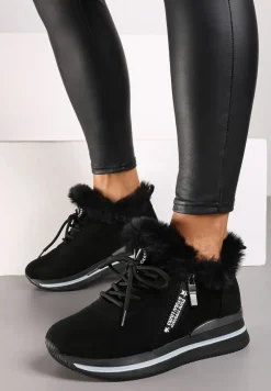 Czarne Sneakersy na Płaskiej Podeszwie z Napisem i Futerkiem Taricea