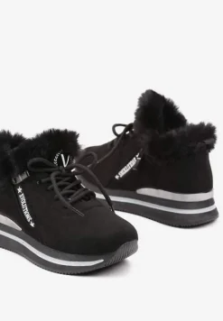 Czarne Sneakersy na Płaskiej Podeszwie z Napisem i Futerkiem Taricea