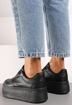 Czarne Sneakersy na Platformie Ozdobionej Tłoczeniem Vaiviera
