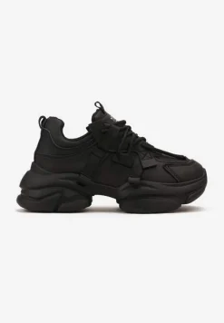 Czarne Sneakersy Ozdobione Napisami na Wysokiej Podeszwie Uvanda