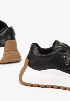 Czarne Sneakersy Vices na Platformie Ozdobione Metaliczną Aplikacją Nelviera