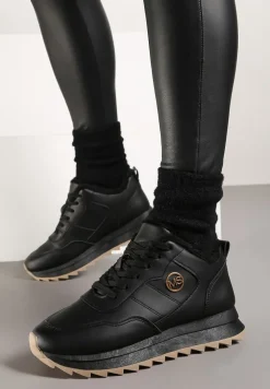 Czarne Sneakersy Zdobione Metalową Aplikacją Ocieplane Futerkiem Fintoria