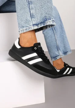 Czarne Sneakersy ze Skóry Naturalnej na Płaskiej Podeszwie Wykończone Paskami Navinda