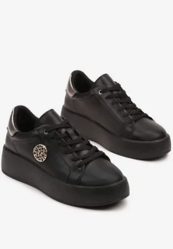 Czarne Sneakersy ze Skóry Naturalnej Ozdobione Metaliczną Aplikacją Halirithia