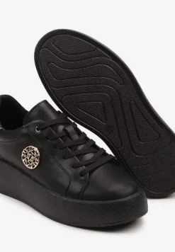 Czarne Sneakersy ze Skóry Naturalnej Ozdobione Metaliczną Aplikacją Halirithia