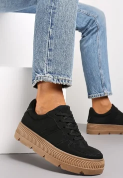 Czarne Sneakersy z Perforacją na Żłobionej Podeszwie Riparian Rights
