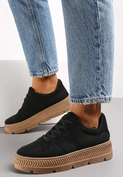 Czarne Sneakersy z Perforacją na Żłobionej Podeszwie Riparian Rights