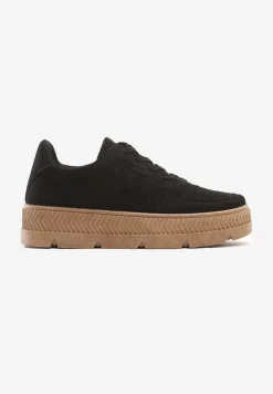Czarne Sneakersy z Perforacją na Żłobionej Podeszwie Riparian Rights