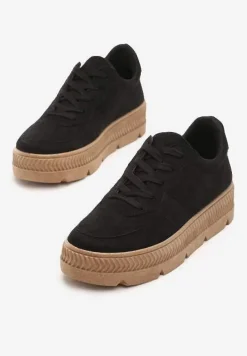 Czarne Sneakersy z Perforacją na Żłobionej Podeszwie Riparian Rights