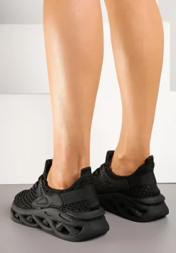 Czarne Sneakersy z Siateczki na Piankowej Podeszwie z Wycięciami Sanilova