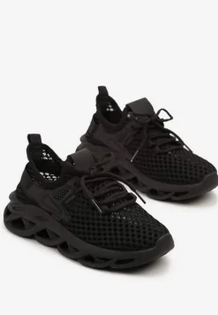 Czarne Sneakersy z Siateczki na Piankowej Podeszwie z Wycięciami Sanilova