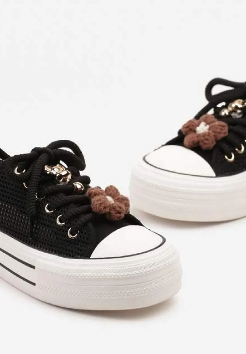 Czarne Trampki na Platformie z Ażurową Cholewką i Aplikacjami 3D Leniri