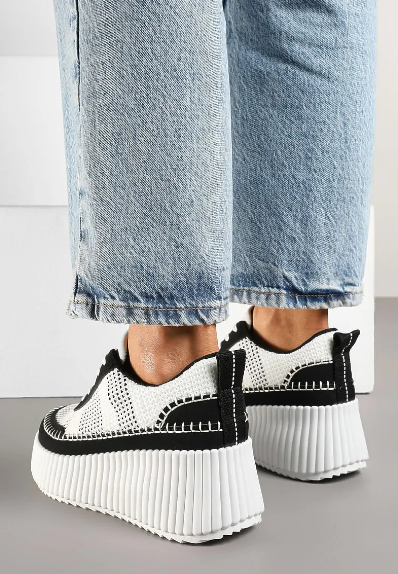 Czarno-Białe Sneakersy na Tłoczonej Platformie z Ozdobnymi Przeszyciami Faloviela