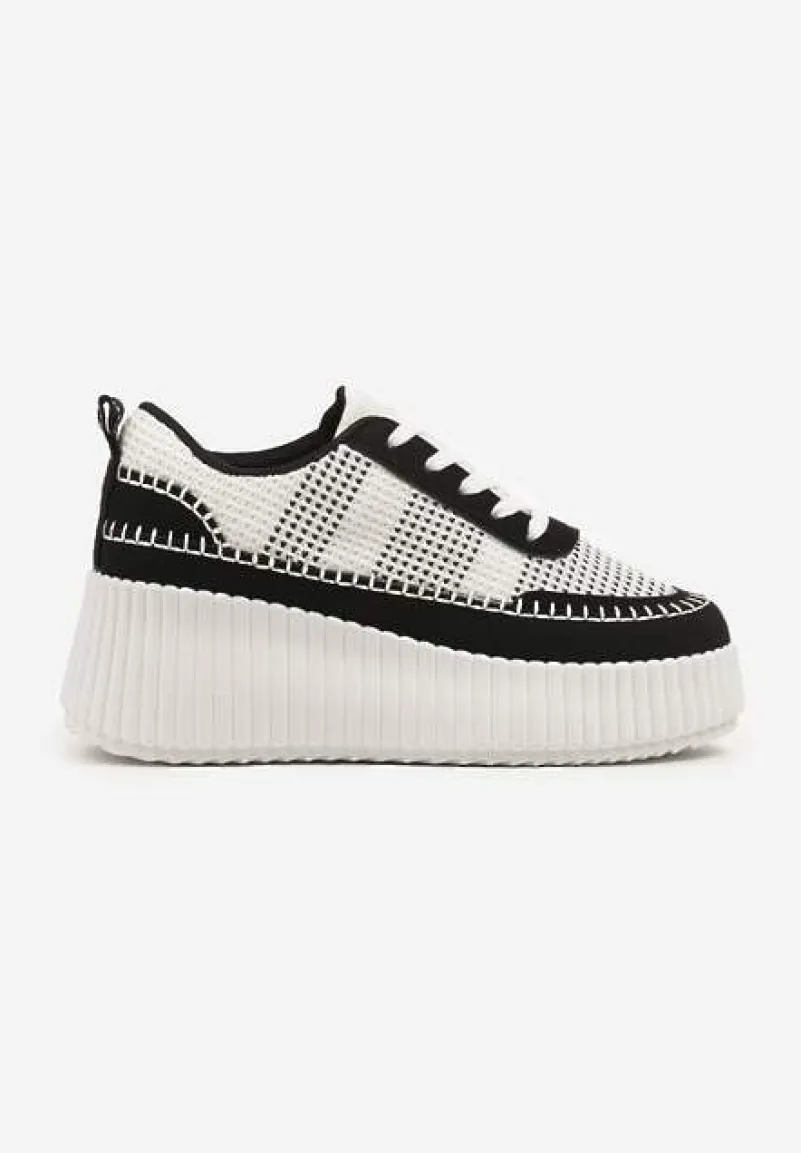 Czarno-Białe Sneakersy na Tłoczonej Platformie z Ozdobnymi Przeszyciami Faloviela