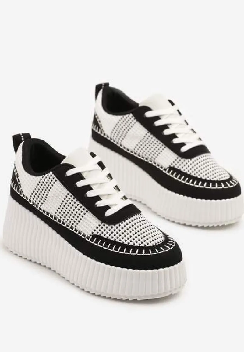 Czarno-Białe Sneakersy na Tłoczonej Platformie z Ozdobnymi Przeszyciami Faloviela