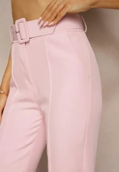 Jasnoróżowe Dopasowane Spodnie Garniturowe High Waist z Paskiem w Talii Ozdobionym Klamrą Binah