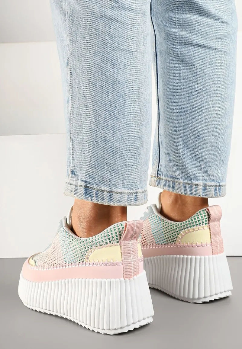 Różowo-Niebieskie Sneakersy na Tłoczonej Platformie z Ozdobnymi Przeszyciami Faloviela